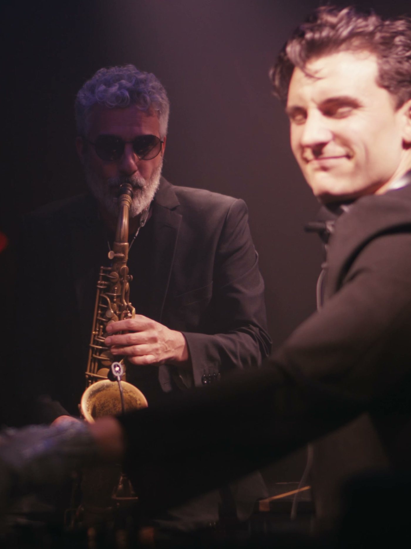 MUSURE con el saxo en vivo